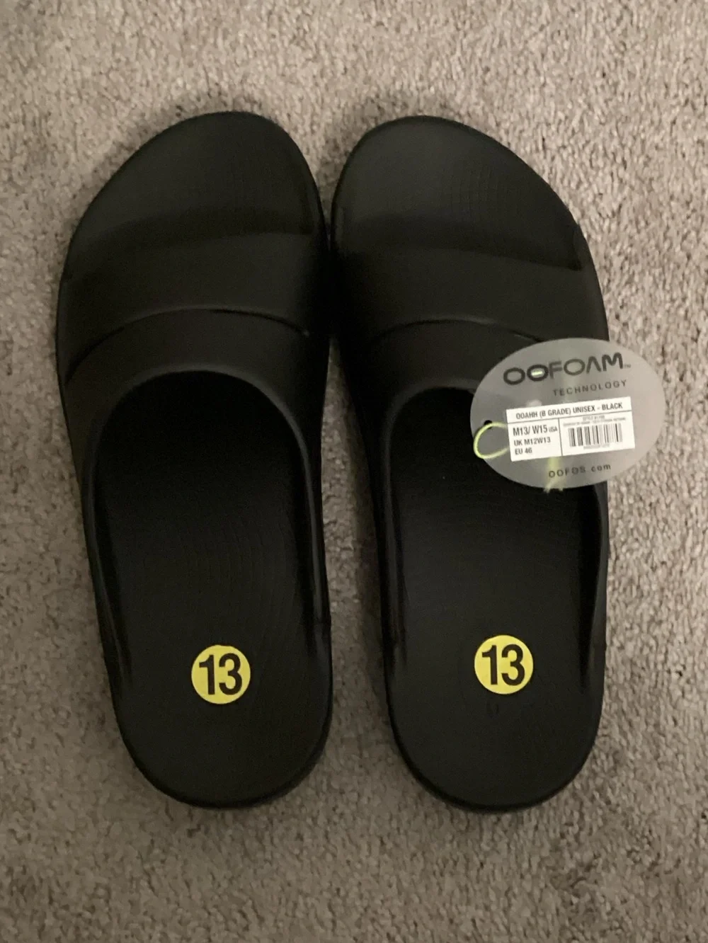 NWT!!  Unisex OOFOS Slide On Sandals (Mens 13/Womens 15)